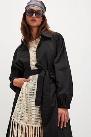 Manteau long en nylon Asparagus en Black, pour femme chez Free People