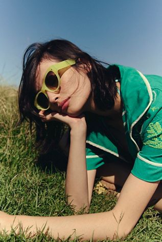 Sedona Round Sunglasses | Free People display picture 1