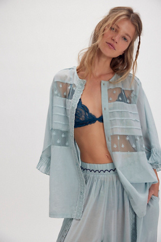 Hey Lover Solid Sleep Shirt par Intimately en Hot Spring, pour femme chez Free People