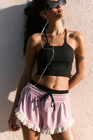 Tip Off Shorts par FP Movement en Antique Blush, pour femme chez Free People