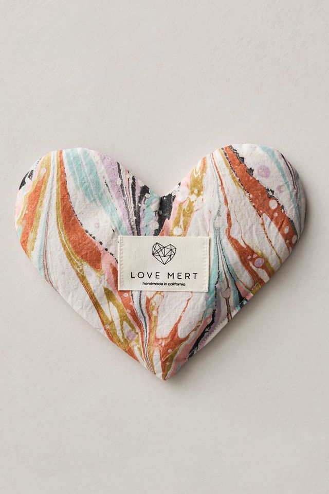 Coussin pour les yeux en forme de cœur Love Mert #1