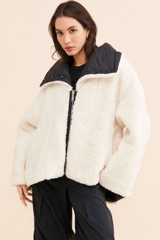 Isra Reversible Cozy Puffer Jacket