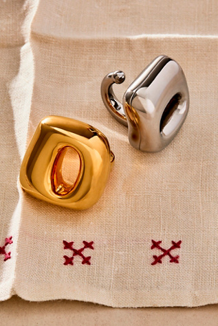 Unbound Flick Vibe Ring