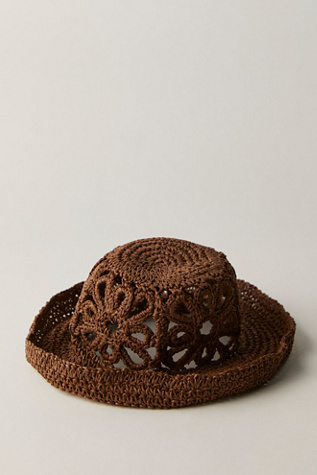 Chapeau cloche en paille au crochet marguerite ajouré