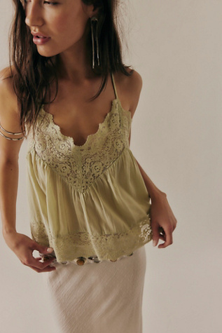 Fiona Cami par Intimately en Sauge Lavée, pour femme chez Free People