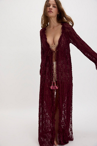 Dim The Lights Duster par Intimately en Acai, pour femme chez Free People