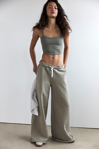 For The Win Wide-Leg Pants par FP Movement en Sage Stone, pour femme chez Free People