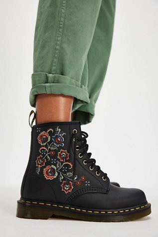 Dr. Martens 1460 Vonda Boots
