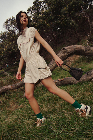 Shortsie Grassroots par FP Movement en Combo Sable Du Désert, pour femme chez Free People