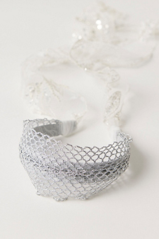 Phoenix Soft Headband par Curried Myrrh en Argent, pour femme chez Free People