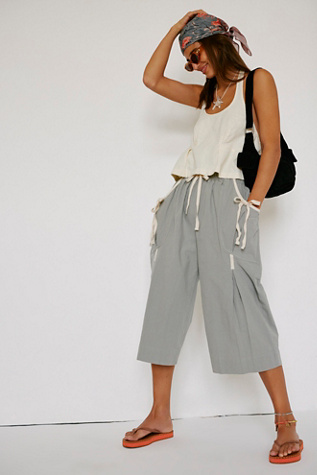 Khloe Capris product page
