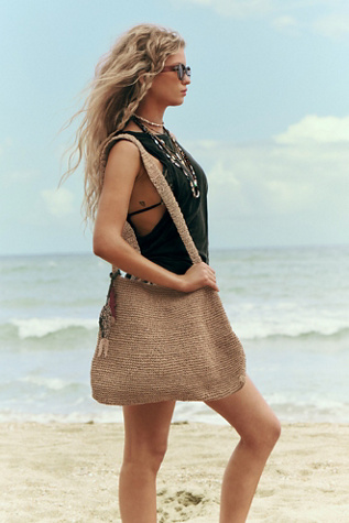 Sac fourre-tout en paille Coastal Crush par FP Collection en Naturel, pour femme chez Free People