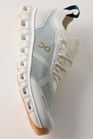 On Cloud 6 Versa Sneakers