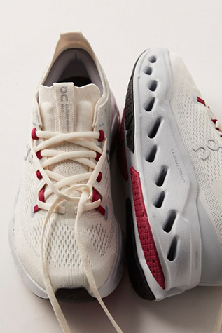 On Cloudsurfer Max Sneakers