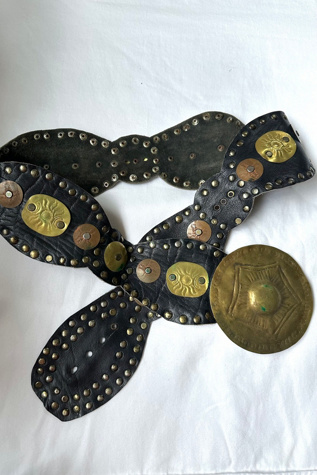Женский ремень Cherry Vintage 1980s Wide Leather Studded Belt with Brass Buckle Selected, цвет: Чёрный