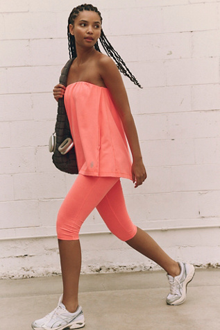 Combinaison Tube Hot Shot par FP Movement en Corail Fluo, pour femme chez Free People