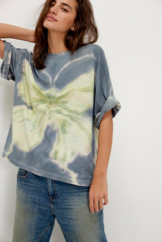 Swan Gossip Tee Luna Moth