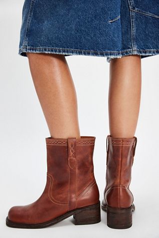 【フライ】BillyInsideZipBootie ブーツ Frye Billy Inside Zip Boots | Free People