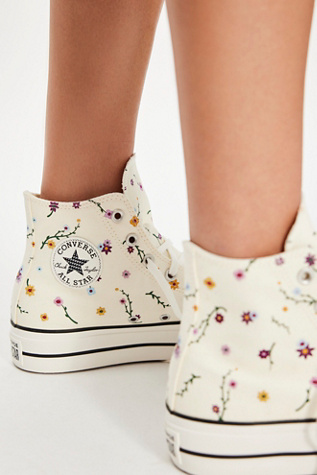 Chuck Taylor All Star Lift Embroidered Blooms Sneakers