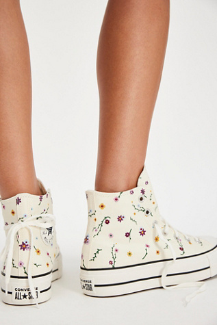 Chuck Taylor All Star Lift Embroidered Blooms Sneakers