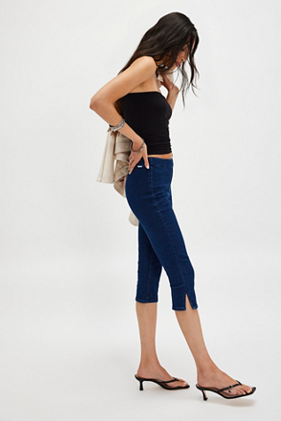 MOTHER The Nothing Bunny Snip Capri Jeans