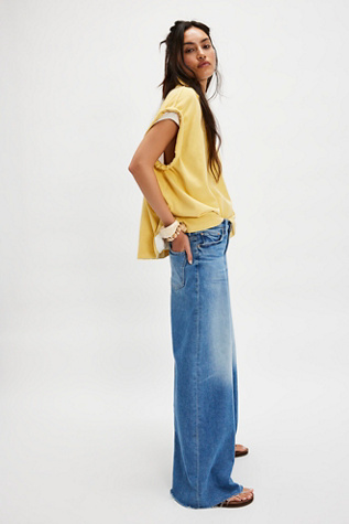 MOTHER The Swisher Sneak Fray Jeans