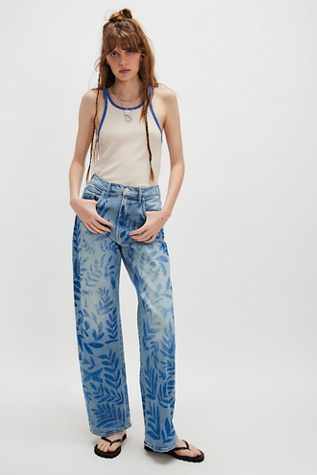 MOTHER The Lasso Sneak Printed Jeans