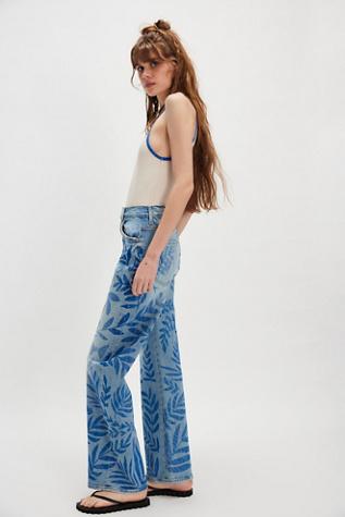 MOTHER The Lasso Sneak Printed Jeans
