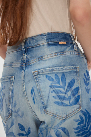 MOTHER The Lasso Sneak Printed Jeans