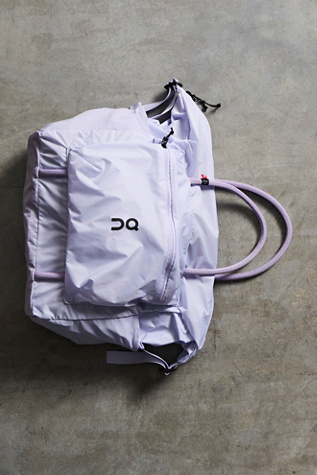 On Track Pack 35L Lite Tote en Thistle, pour femme chez Free People