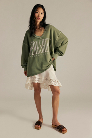 Sweat à capuche graphique col en V Venice We The Free en Oil Green Combo, pour femme chez Free People