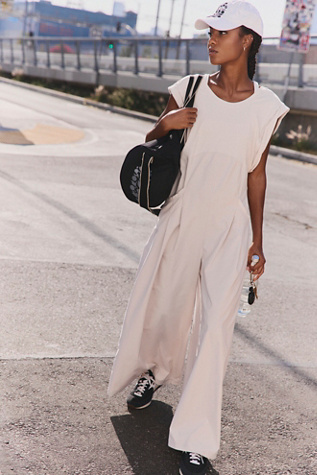 U Back Onesie par FP Movement en Tofu, pour femme taille: XS chez Free People
