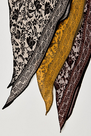 Essential Triangle Bandana product page