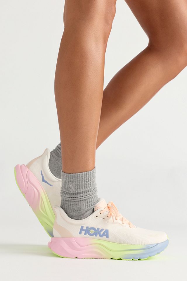HOKA® Arahi 8 Sneakers #1