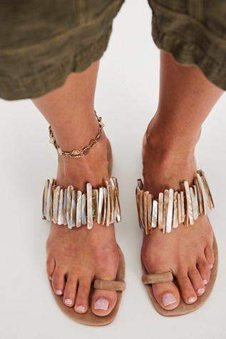 Perla Shell Sandals