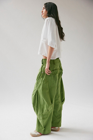 We The Free Onset Pull-On Cargo Pants at Free People in Green, Size: L