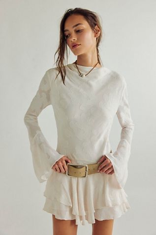 Robe courte à volants et manches longues Shona Joy Bowery