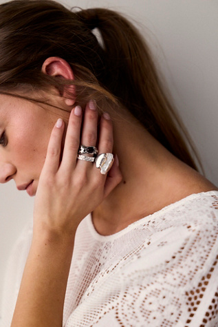 Clasped Pearl Ring by Free People in Silver, Size: US 8