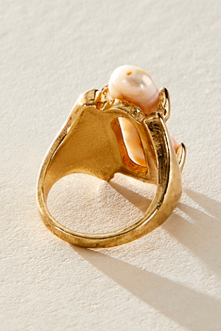 Женское кольцо Free People Clasped Pearl, цвет: Золотой / Жемчужный — фото 3