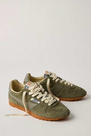 Baskets basses en daim Autry Windspin