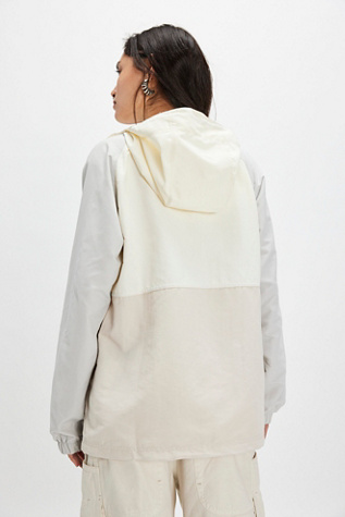 Женская куртка L.L.Bean Mountain Classic Anorak, цвет: Paperwhite / Putty — фото 2