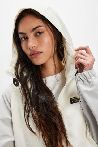 Женская куртка L.L.Bean Mountain Classic Anorak, цвет: Paperwhite / Putty — фото 4
