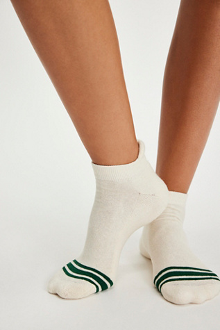 Hidden Stripe Socks par American Trench en Green, pour femme chez Free People