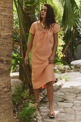 Aria Midi par free-est en Pêche, pour femme taille: XS chez Free People