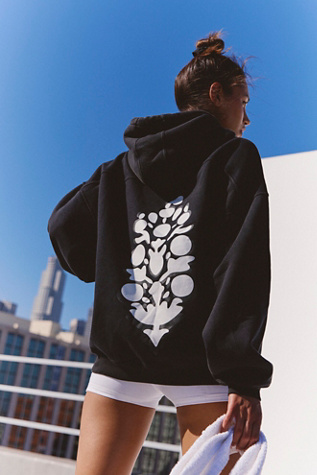 Sweat à capuche Buti Logo Final Call par FP Movement en Black/White Combo, pour femme chez Free People