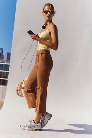 Pantalon évasé court Tryouts par FP Movement en Brindille, pour femme taille: XS chez Free People