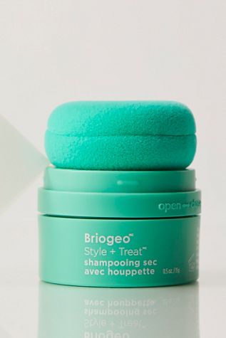 Houppette de shampoing sec sans aérosol et sans talc Briogeo Style + Treat
