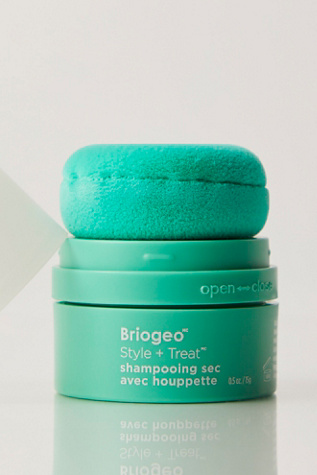 Briogeo Style + Treat Non-Aerosol & Talc-Free Dry Shampoo Powder Puff at Free People