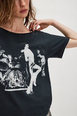 Женская футболка Daydreamer Queen 1975 Off-the-Shoulder, цвет: Чёрный — фото 4