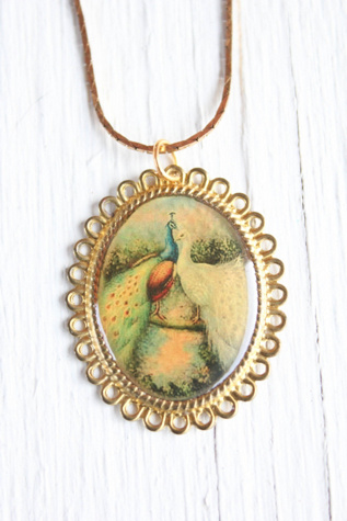 Женские колье Moons + Junes Vintage Victorian Peacock Pendant Selected, цвет: Разноцветный — фото 4